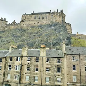 Apartment Amazing - Websters Land - Castle View, Edinburgh