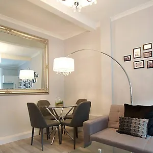 Apartment Joivy Unique Old Town Under Castle, Edinburgh
