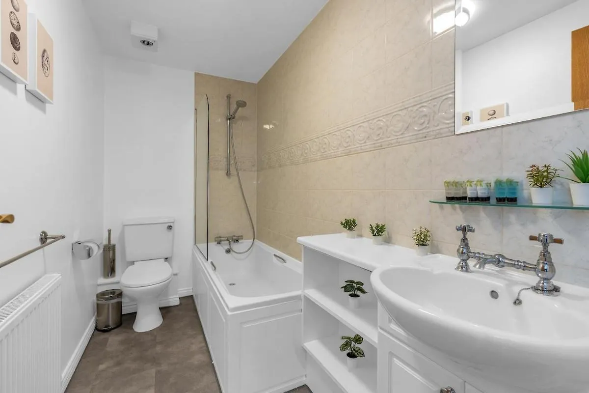 Modern 2 Bedroom Apartment In City Centre Edinburgh