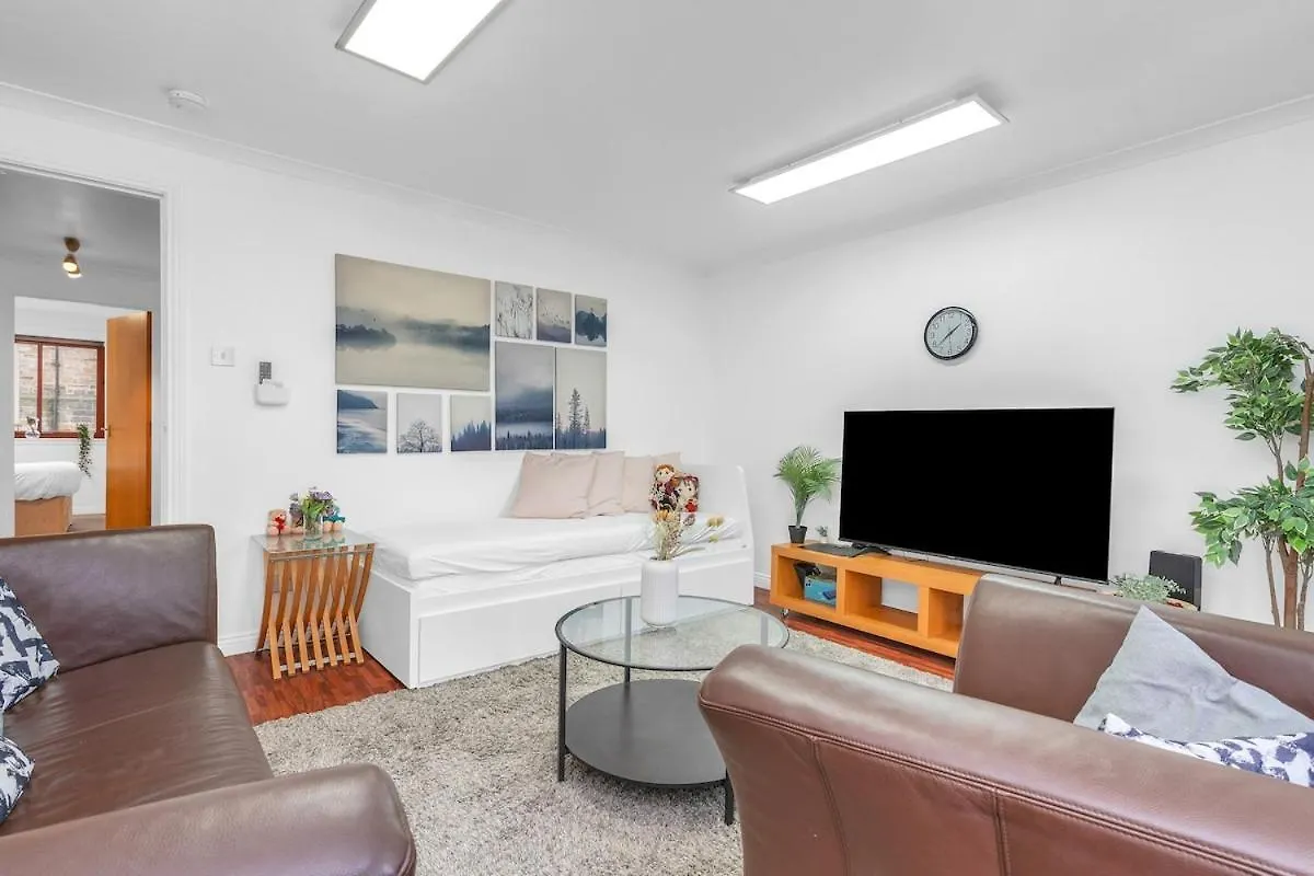 Modern 2 Bedroom Apartment In City Centre Edinburgh 0*,  United Kingdom