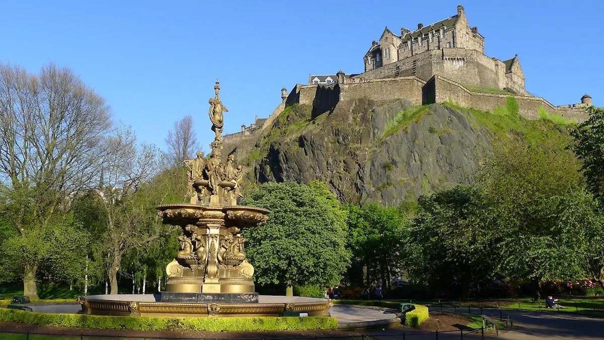 Modern 2 Bedroom Apartment In City Centre Edinburgh