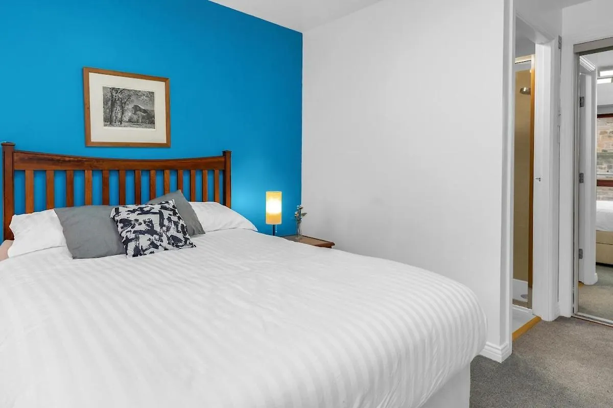 Modern 2 Bedroom Apartment In City Centre Edinburgh