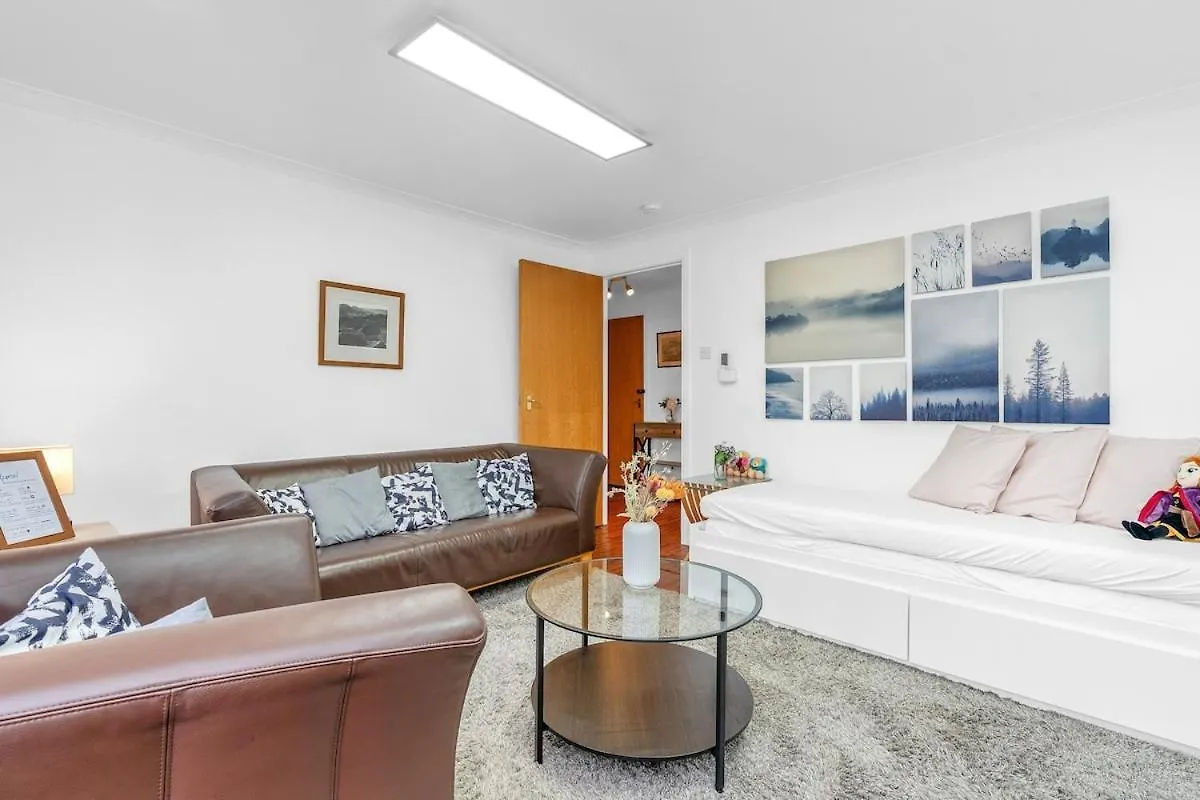 Modern 2 Bedroom Apartment In City Centre Edinburgh