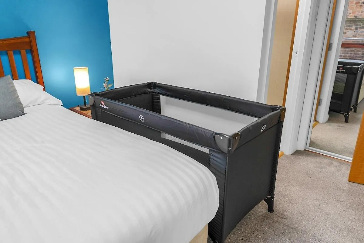 Modern 2 Bedroom Apartment In City Centre Edinburgh United Kingdom