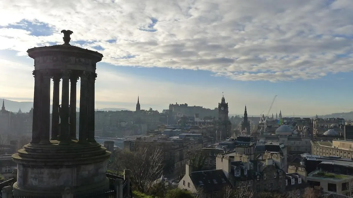 Modern 2 Bedroom Apartment In City Centre Edinburgh United Kingdom