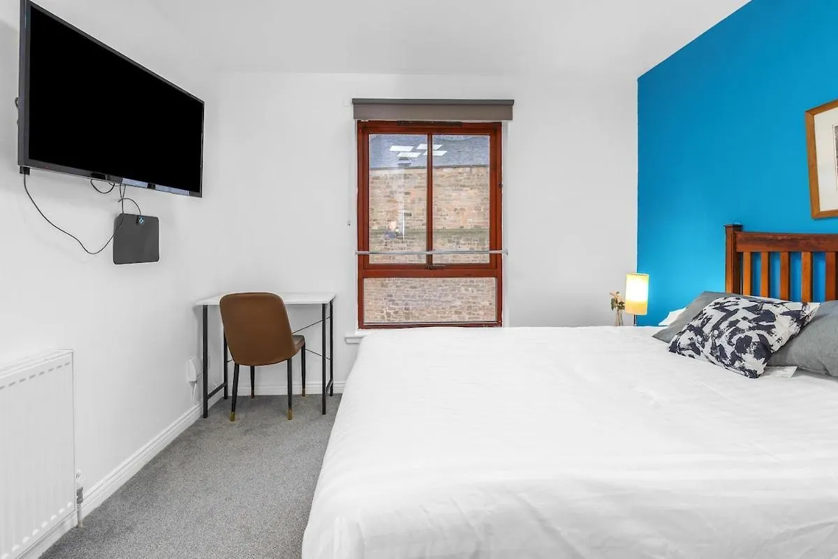 Modern 2 Bedroom Apartment In City Centre Edinburgh 0*,  United Kingdom