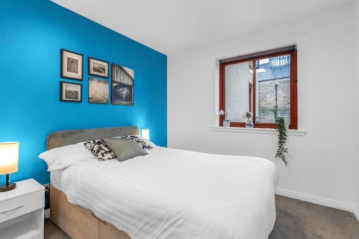 Modern 2 Bedroom Apartment In City Centre Edinburgh United Kingdom
