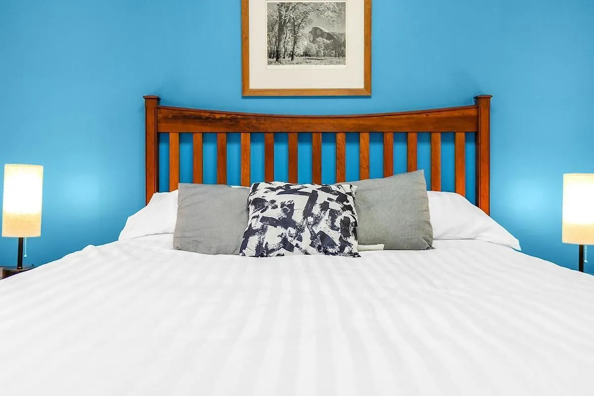 Modern 2 Bedroom Apartment In City Centre Edinburgh 0*,