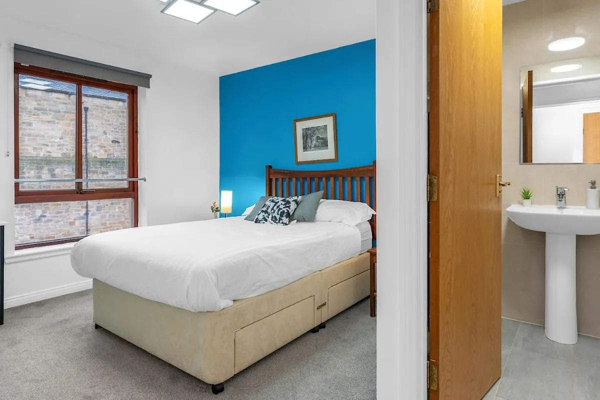 Modern 2 Bedroom Apartment In City Centre Edinburgh United Kingdom