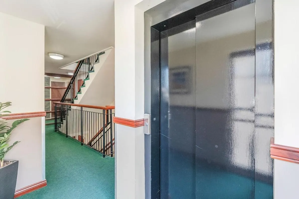 Modern 2 Bedroom Apartment In City Centre Edinburgh United Kingdom