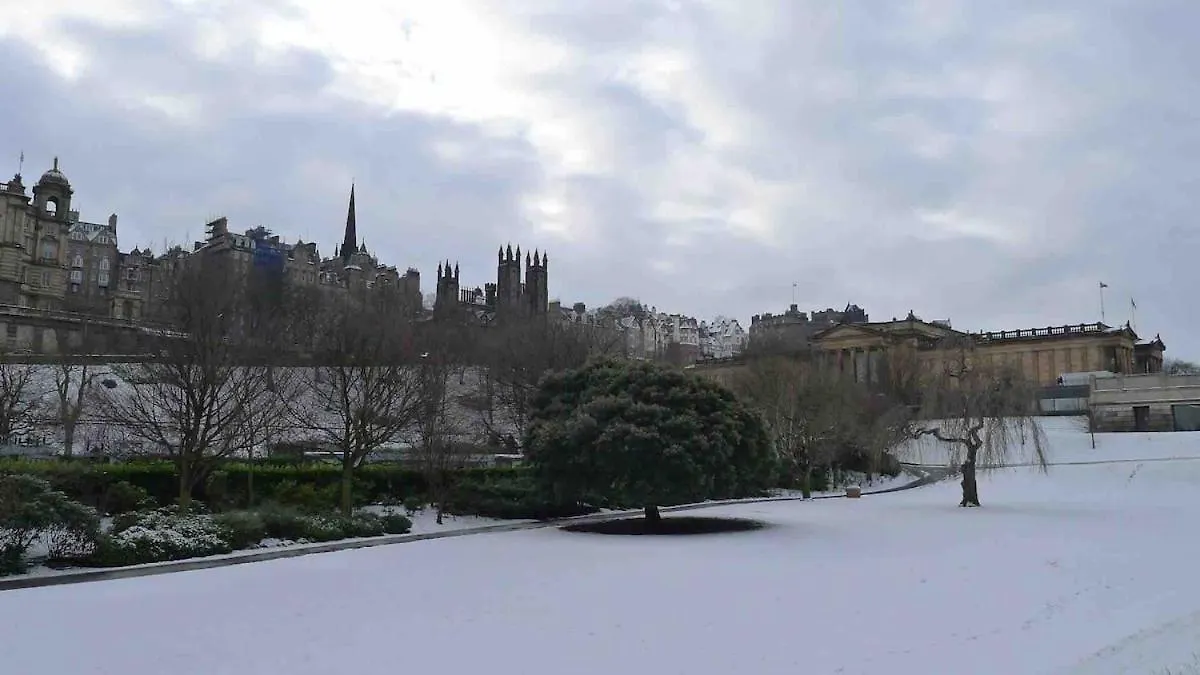 Modern 2 Bedroom Apartment In City Centre Edinburgh
